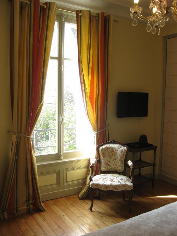 Chateau De Launay Bed & Breakfast Mery-Corbon Room photo